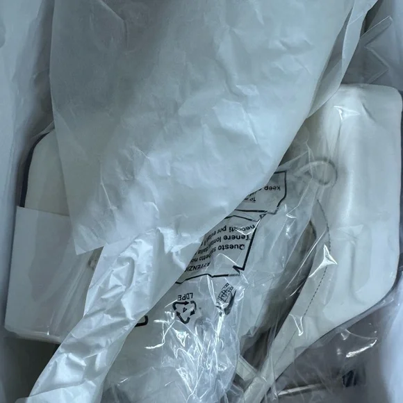 Jacquemus Elegant Off White Square-Toe Heeled Sandals - Picture 3 of 6